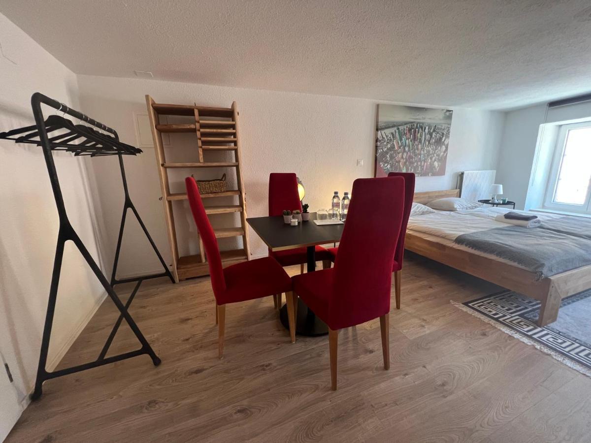 Appartement En Vieille Ville De Поррантрюї Екстер'єр фото