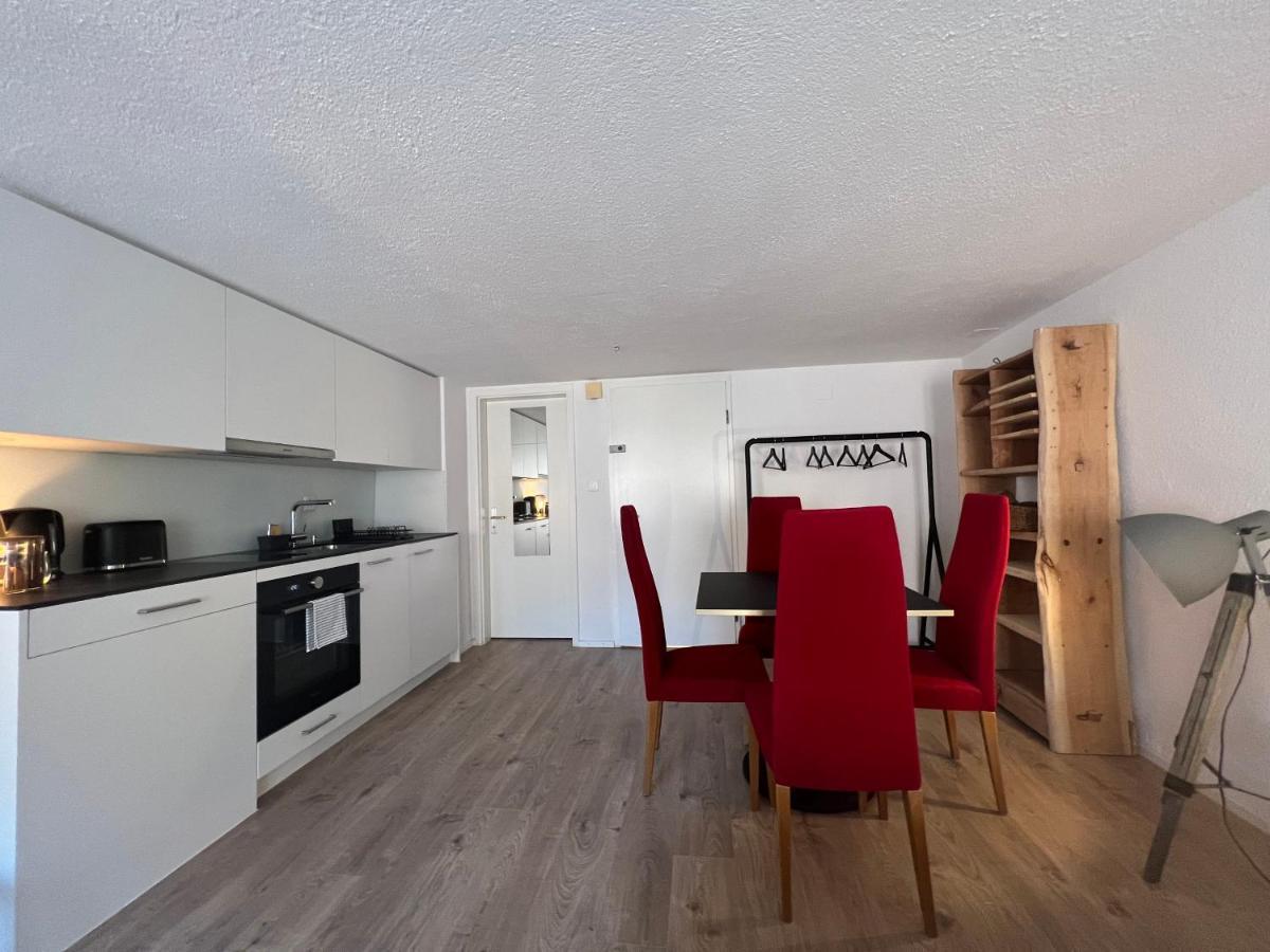 Appartement En Vieille Ville De Поррантрюї Екстер'єр фото
